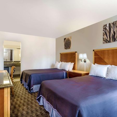 ฮาวเวิร์ด จอห์นสัน บาย วินด์แฮม สก็อตส์เดล โอลด์ทาวน์ Hotel ภายนอก รูปภาพ