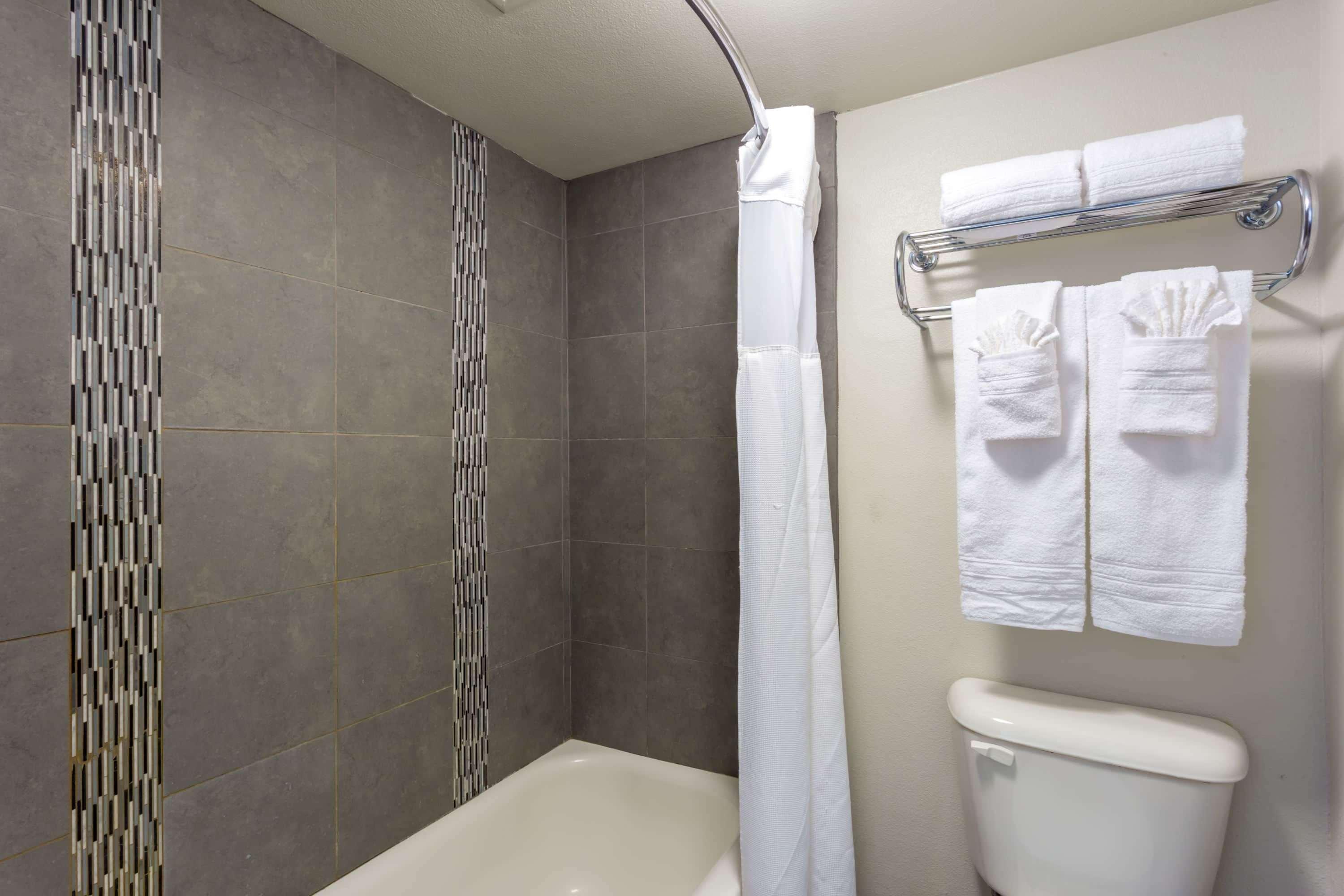 ฮาวเวิร์ด จอห์นสัน บาย วินด์แฮม สก็อตส์เดล โอลด์ทาวน์ Hotel ภายนอก รูปภาพ