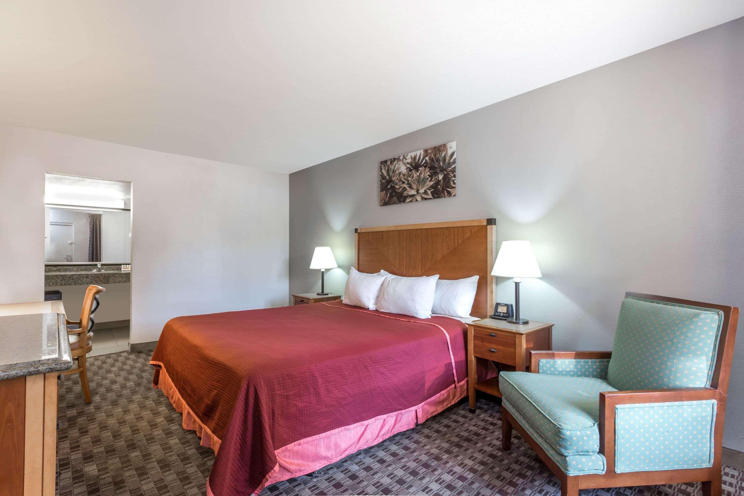 ฮาวเวิร์ด จอห์นสัน บาย วินด์แฮม สก็อตส์เดล โอลด์ทาวน์ Hotel ภายนอก รูปภาพ