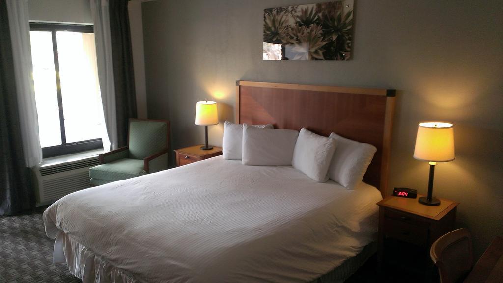 ฮาวเวิร์ด จอห์นสัน บาย วินด์แฮม สก็อตส์เดล โอลด์ทาวน์ Hotel ภายนอก รูปภาพ