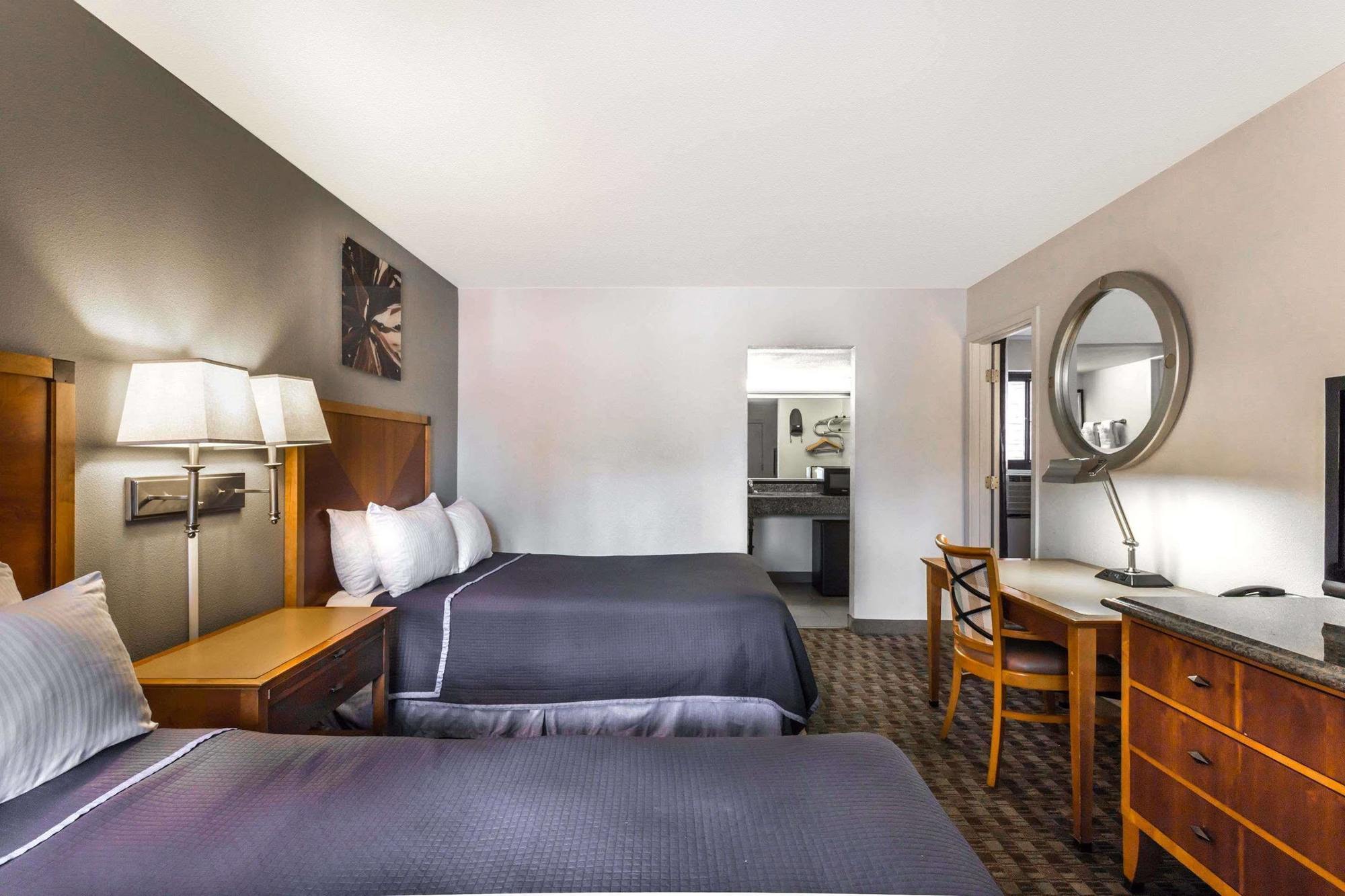 ฮาวเวิร์ด จอห์นสัน บาย วินด์แฮม สก็อตส์เดล โอลด์ทาวน์ Hotel ภายนอก รูปภาพ