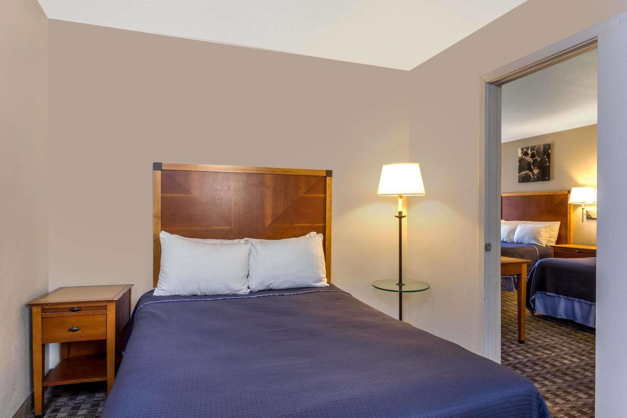 ฮาวเวิร์ด จอห์นสัน บาย วินด์แฮม สก็อตส์เดล โอลด์ทาวน์ Hotel ภายนอก รูปภาพ