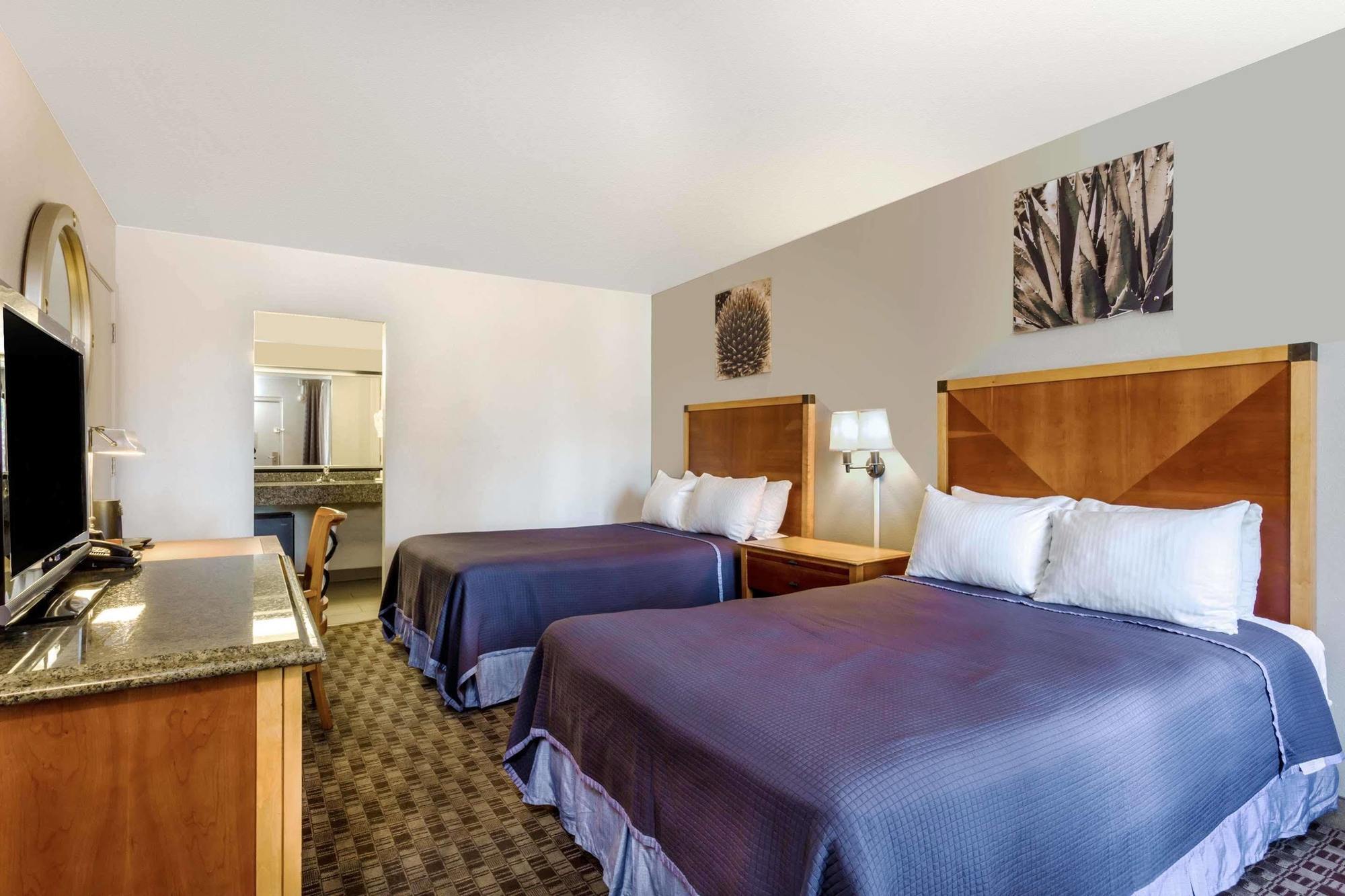 ฮาวเวิร์ด จอห์นสัน บาย วินด์แฮม สก็อตส์เดล โอลด์ทาวน์ Hotel ภายนอก รูปภาพ